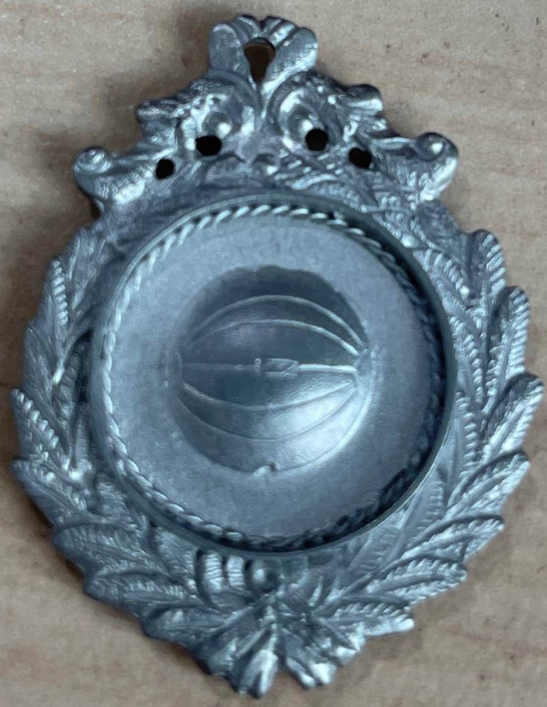 Badge, Medal & Trophy to Vector — 005 — Before