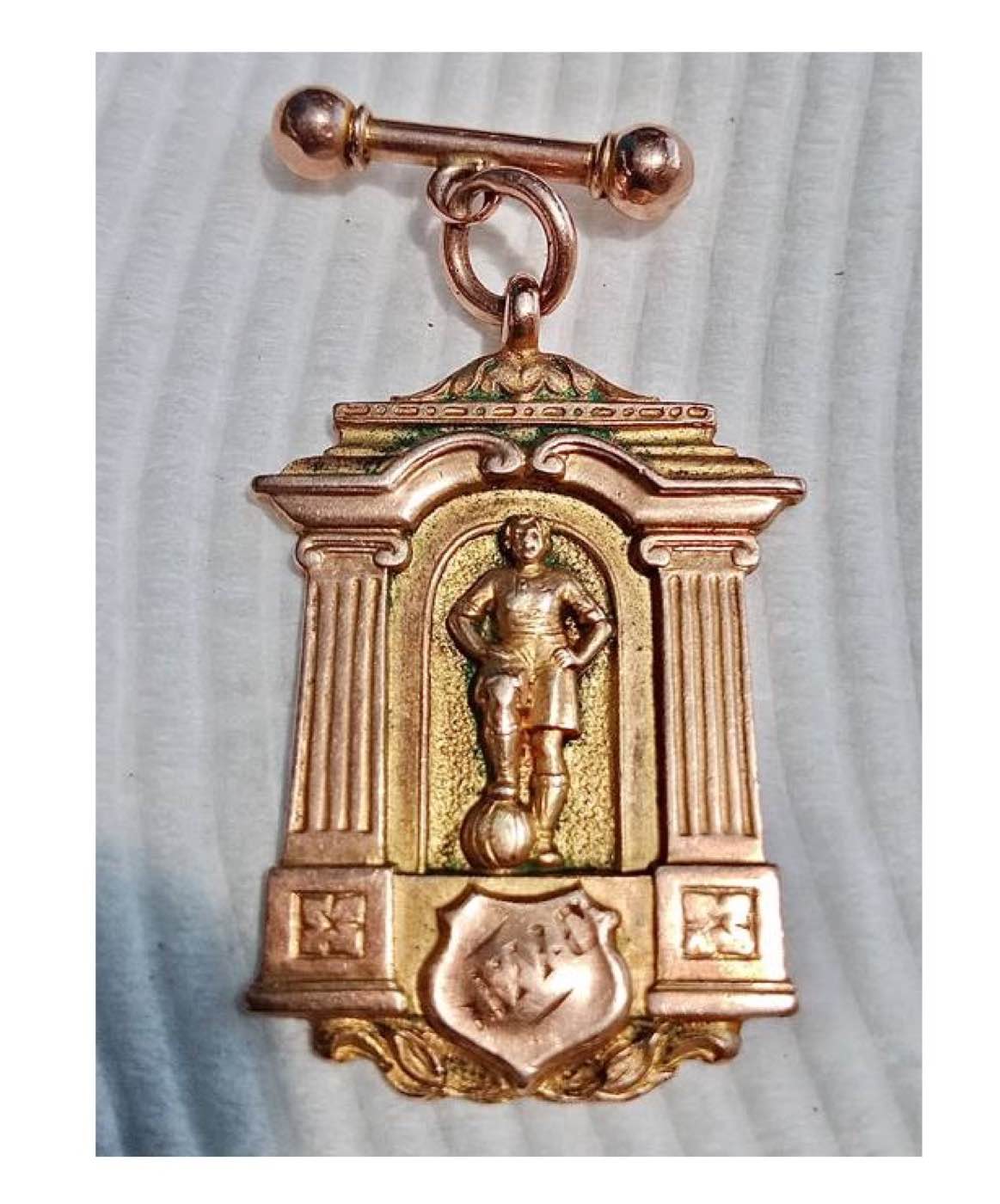 Badge, Medal & Trophy to Vector — 006 — Before